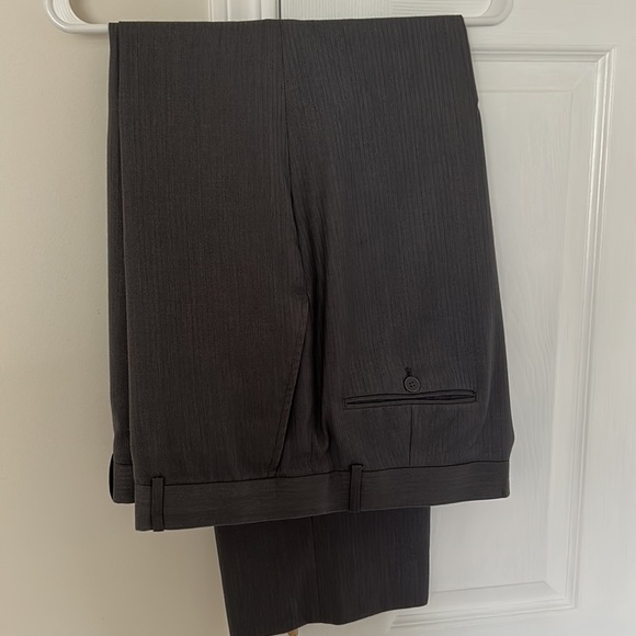 Alfani’s Men’s Gray slacks size 36W x 30L Comfortable look & feel in VGC! - Picture 3 of 4